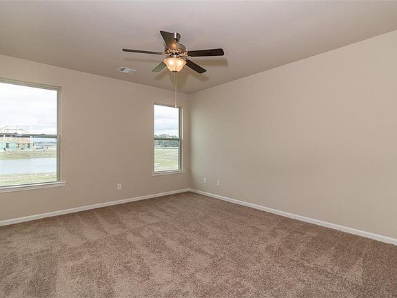 5th image of 339 Oak Hampton Dr