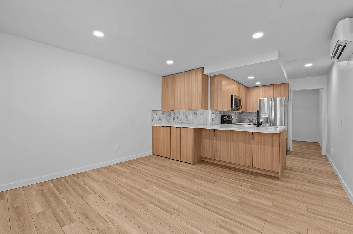 Building Photo - 3960 Idaho St #4