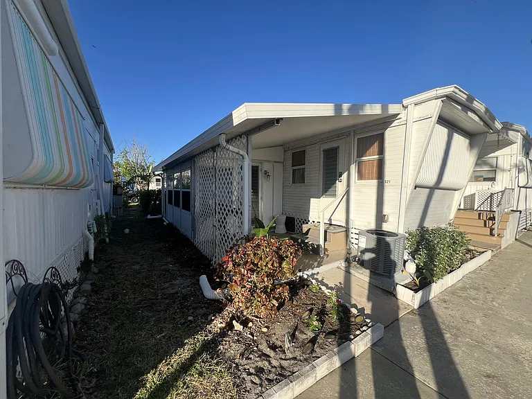 21 Ruthmary Ave #G — Photo 9