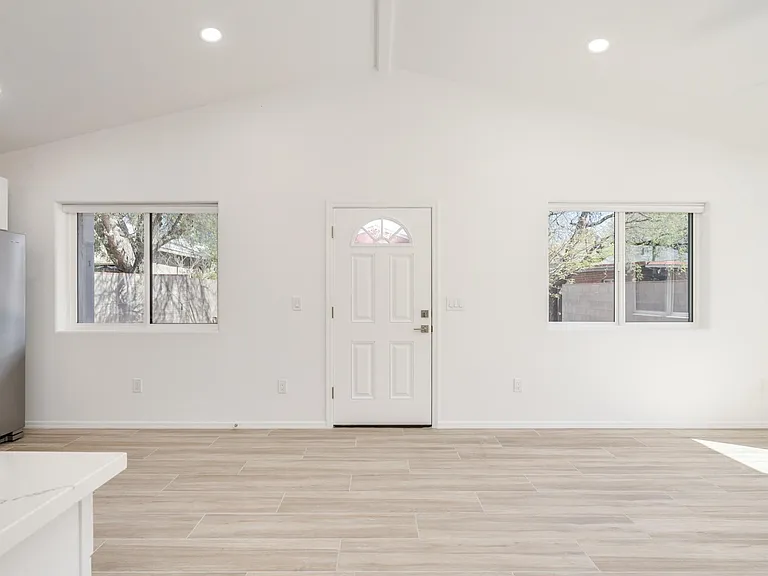 1120 E Waverly St #2 — Photo 7