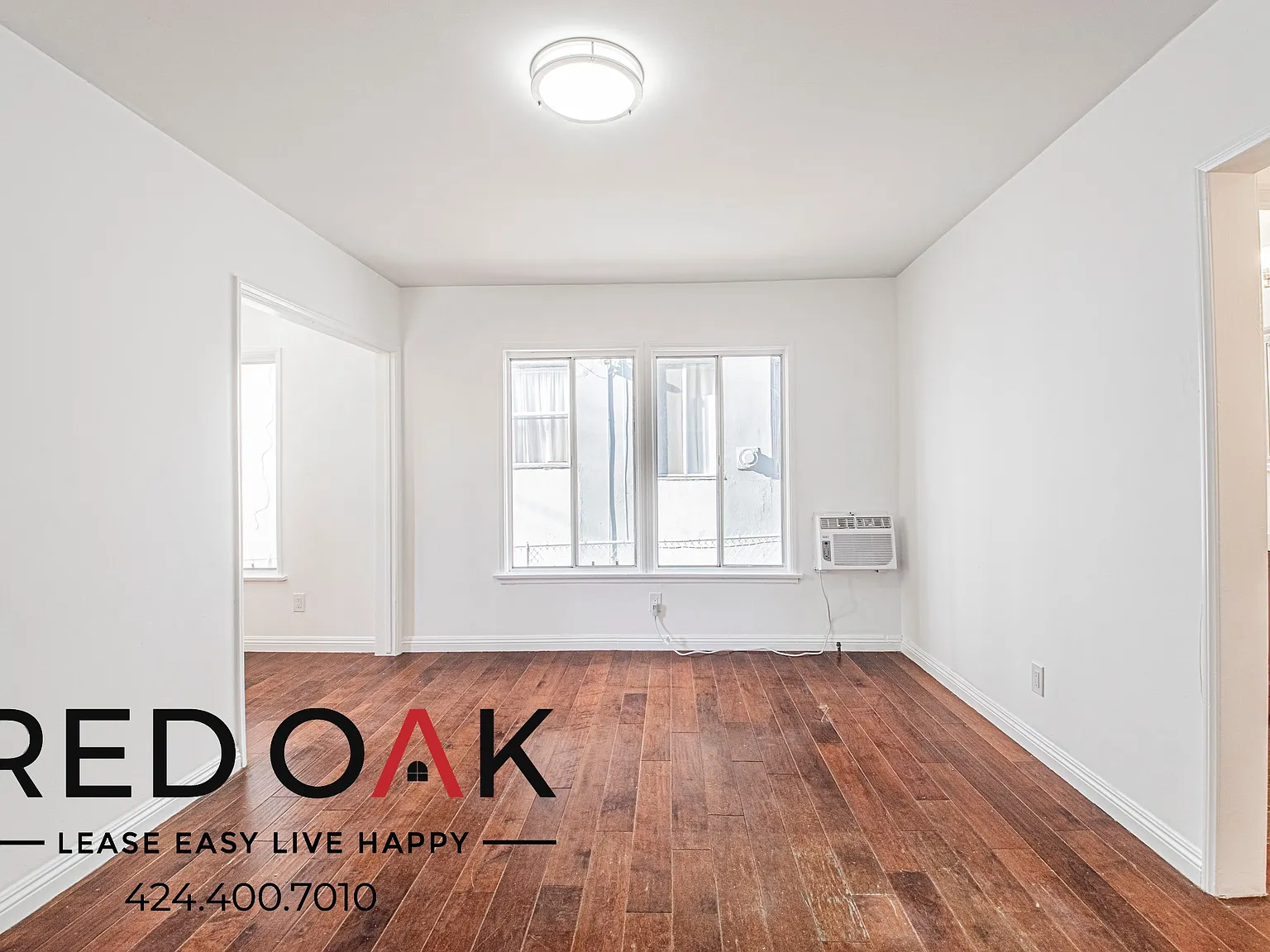 Spacious Studio with Dishwasher, Stainless Steel Appliances, Air Conditioning and On-Site Laundry... — Photo 3