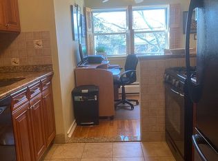 1 Wooleys Ln, Great Neck, NY 11023