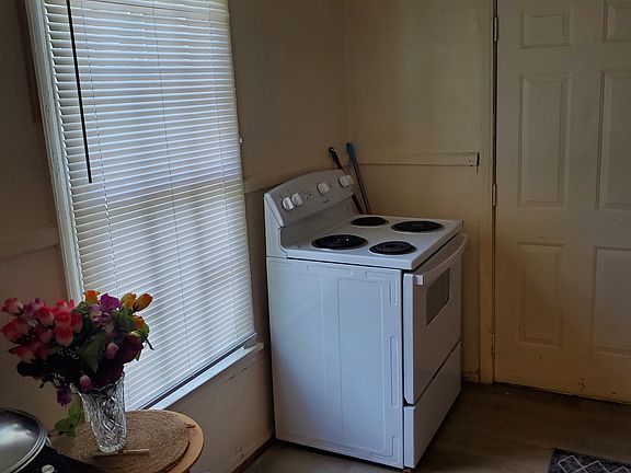 5th image of 1815 E Circle Dr