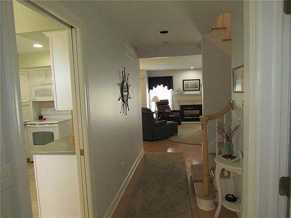 3rd image of 3 Tobey Ct