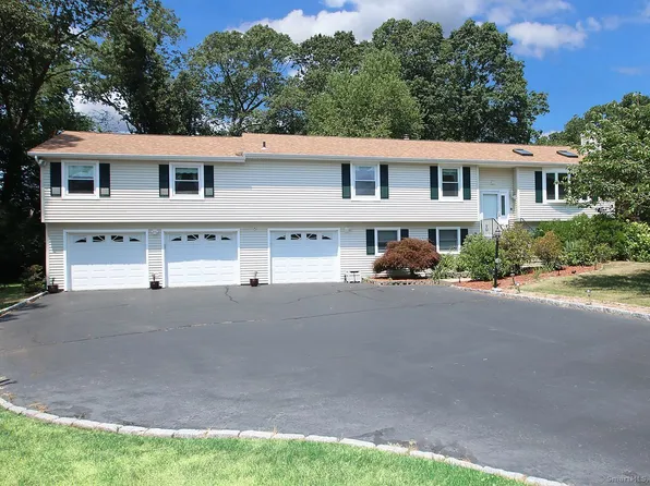 39 Wood Chase Lane, North Branford, CT 06471