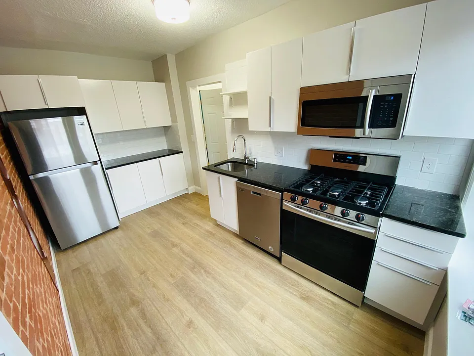 272 Pleasant St #11