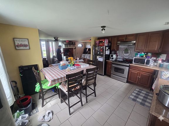 3rd image of 2442 Burbank St