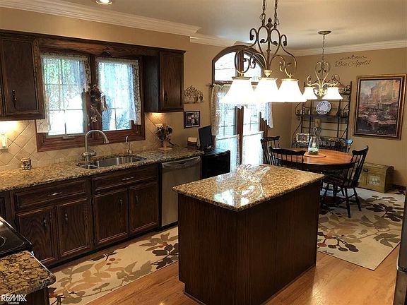 5th image of 13884 Woodsett Ct