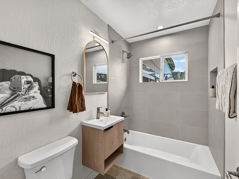2130 Roenoke Way — Photo 9