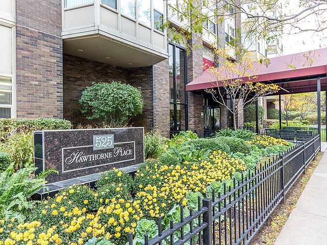 1st image of 525 W Hawthorne Pl APT 807