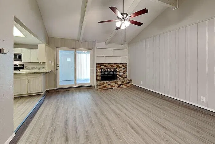 3 bed, 2.0 bath, 1682 sqft, $2,225 — Photo 3