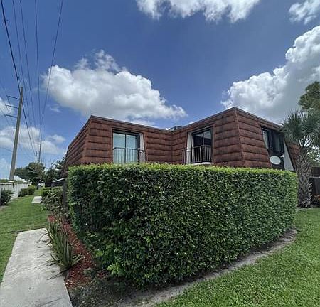 2nd image of 2104 White Pine Cir APT D