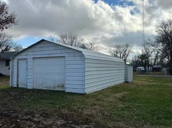 0 Park Ave, Flora, IL 62839