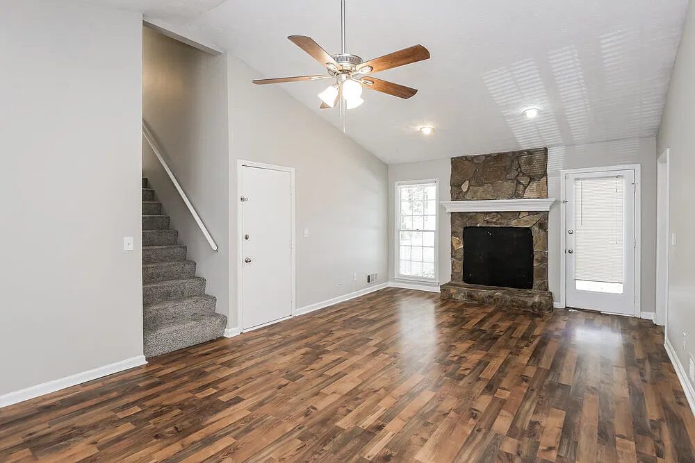 3 bed, 2.0 bath, 1946 sqft, $2,910 — Photo 4