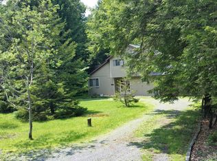 569 Sir Jeoffrey Ct, Pocono Lake, PA 18347