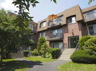 63 Centennial Dr APT 9, Norwood, MA 02062