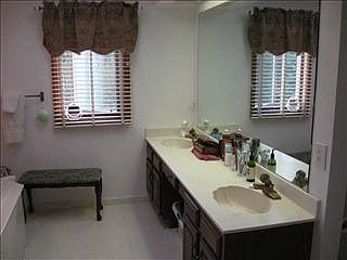 4th image of 758 Thornecrest Ct