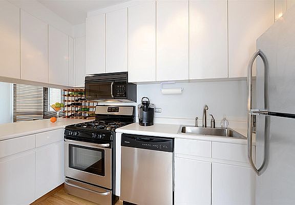 4th image of 200-210 E 65th St APT 19FG
