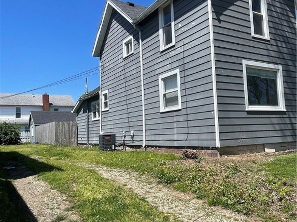 353 N 11th St, Coshocton, OH 43812