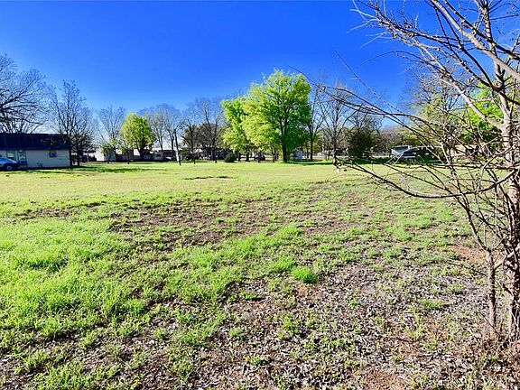5th image of 2312 Waco St Lot 8
