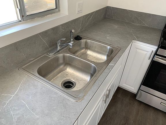 3rd image of 2214 S Leland St #8
