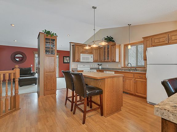 3rd image of 2910 Melrose Ct