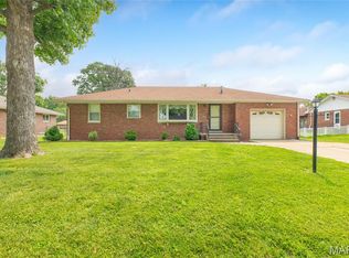 5503 Ladue Dr, Godfrey, IL 62035