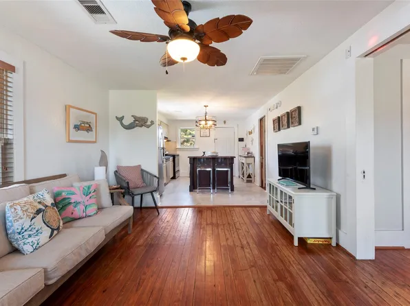 2216 Grover Ave, Galveston, TX 77551