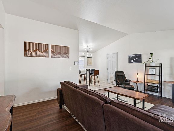 3rd image of 3055 S Virginia Ave