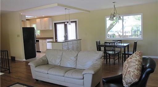 5th image of 552 Crestgrove Ave