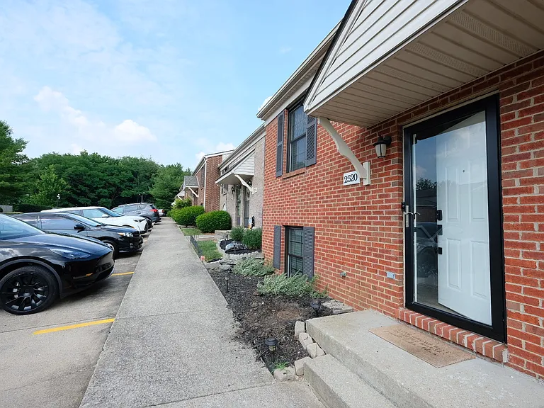 2520 Crusaders Way — Photo 9
