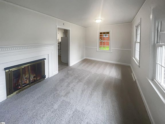 3rd image of 104 Thornwood Dr