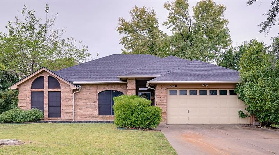1st image of 800 Fondren Dr