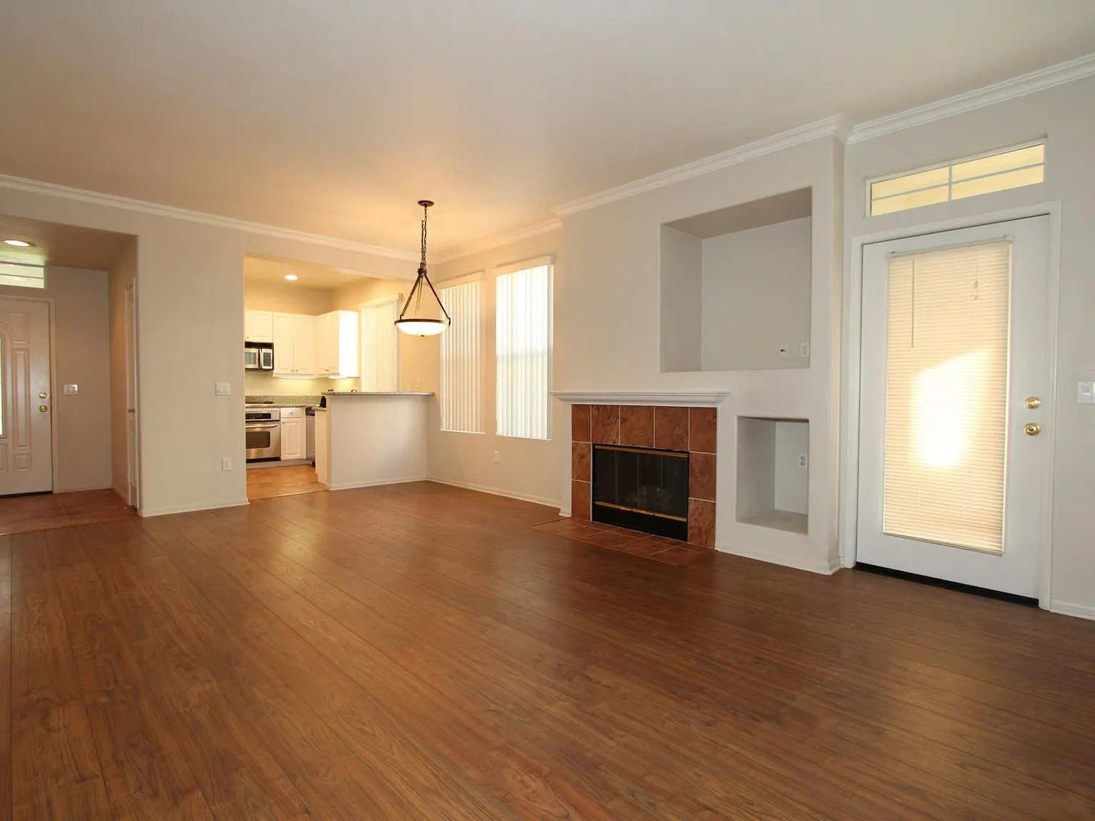 2 bed, 1092 sqft, $3,200 — Photo 4