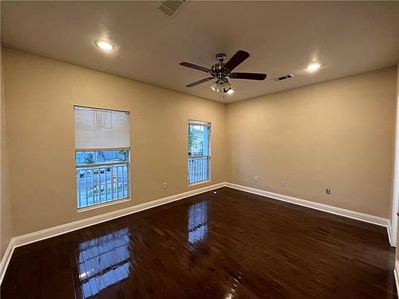 3rd image of 6213 Wadsworth Dr
