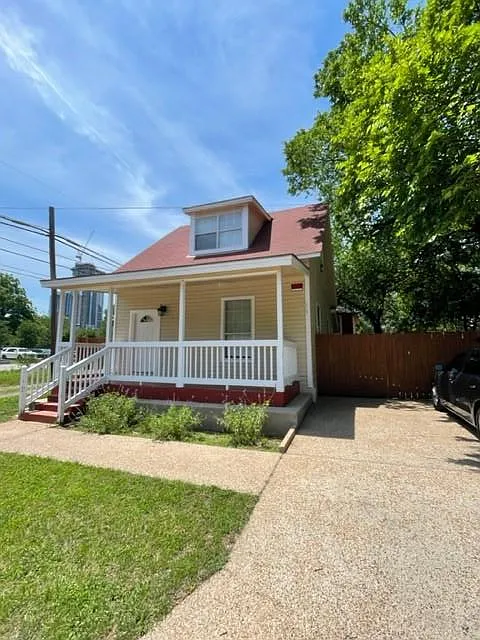 208 Medina St