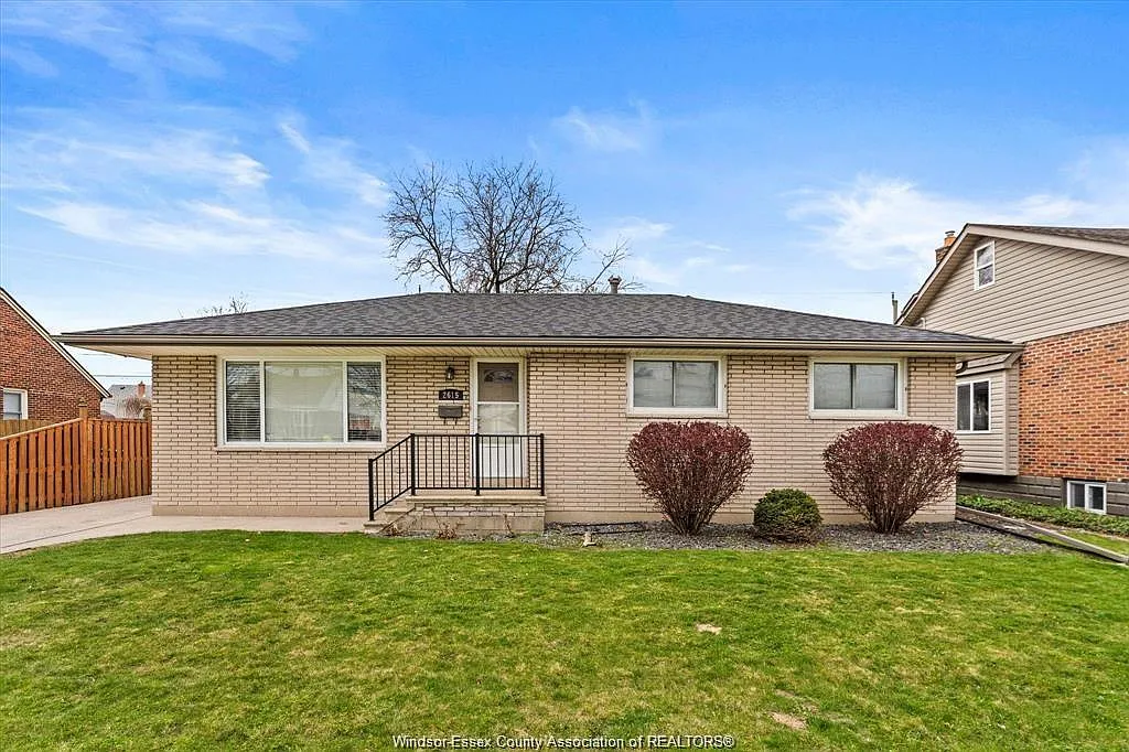 4 bed, 2.5 bath, $2,800 — Photo 1