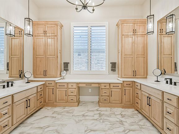 4th image of 208 N Opulent Dr