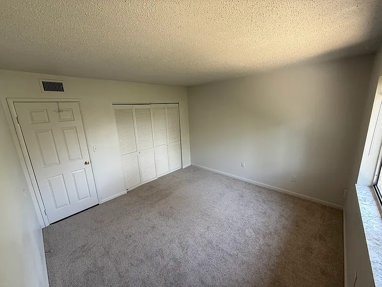 136 Country Club Dr #D — Photo 10