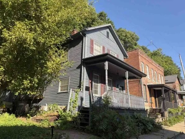 109 Saint Marys St, Dubuque, IA 52001