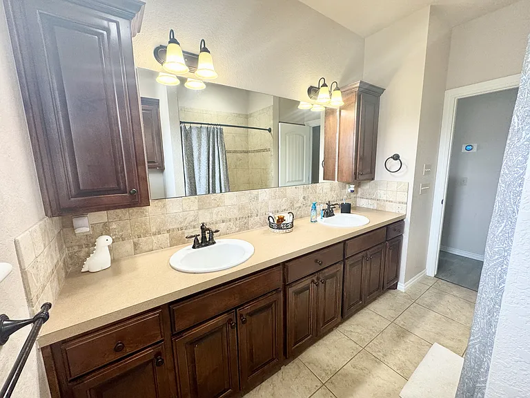 708 Cougar Ln — Photo 21