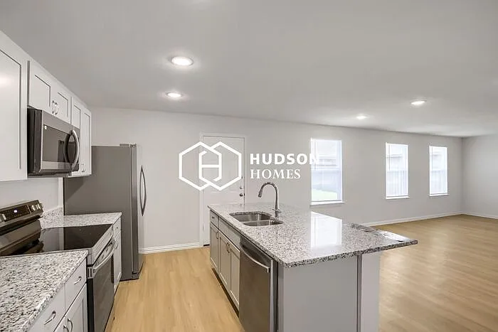 110 Goel St — Photo 4