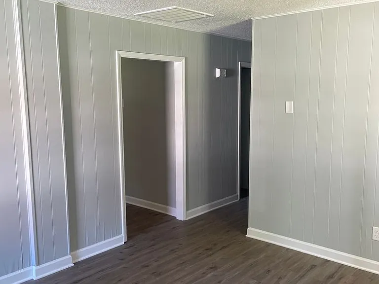 1009 Fenimore St — Photo 3