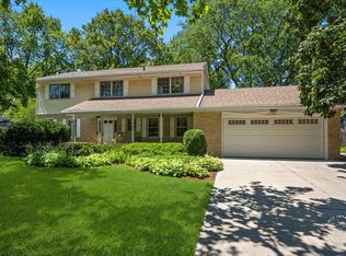 329 Basswood Dr, Naperville, IL 60540