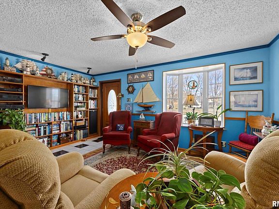 4th image of 10 Mallard Dr