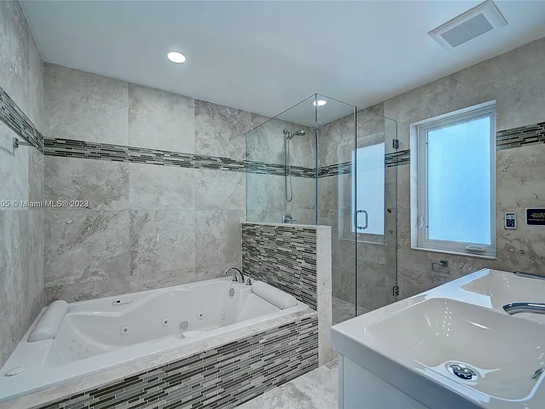 1109 Hollywood Blvd — Photo 53