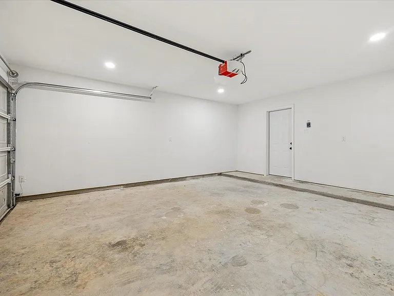 9913 Porto Rico Rd #B — Photo 32