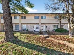 10032 Sakura Dr, Saint Louis, MO 63128