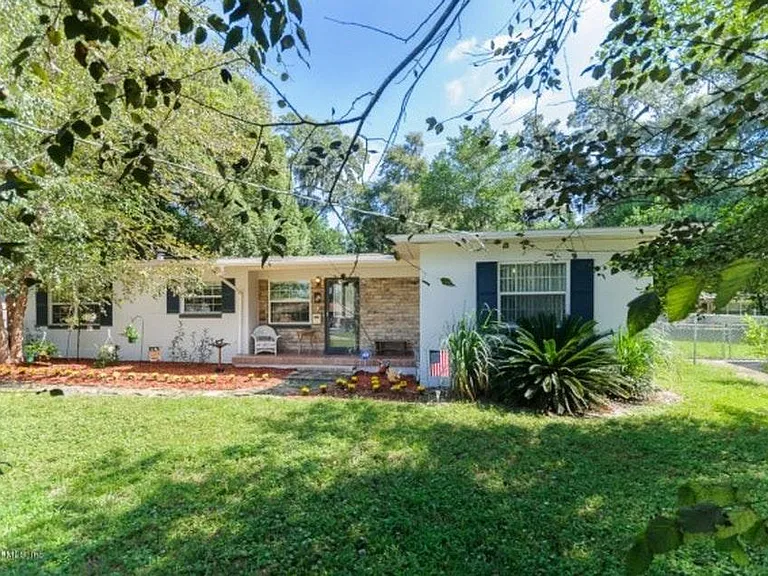 5439 Waterside Dr — Photo 1