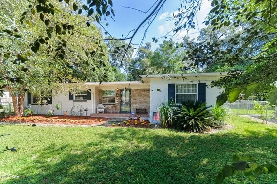 5439 Waterside Dr